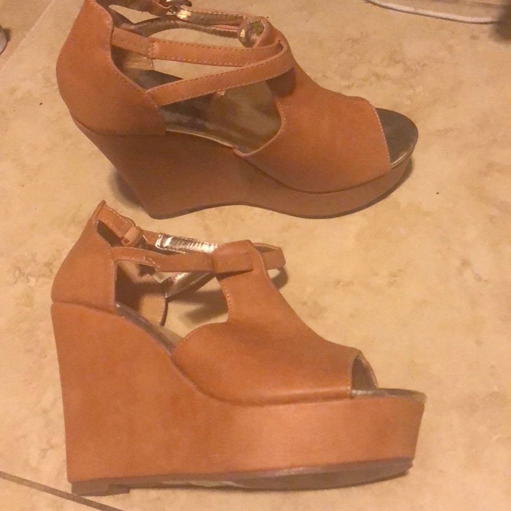 Nicole miller tan wedges